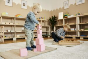 methodes-pedagogiques-enfants-tour-dobservation-Montessori