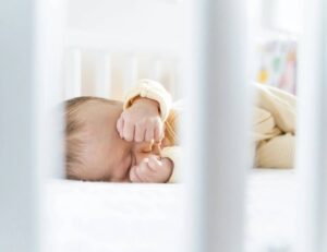 comment apprendre à bébé à dormir seul